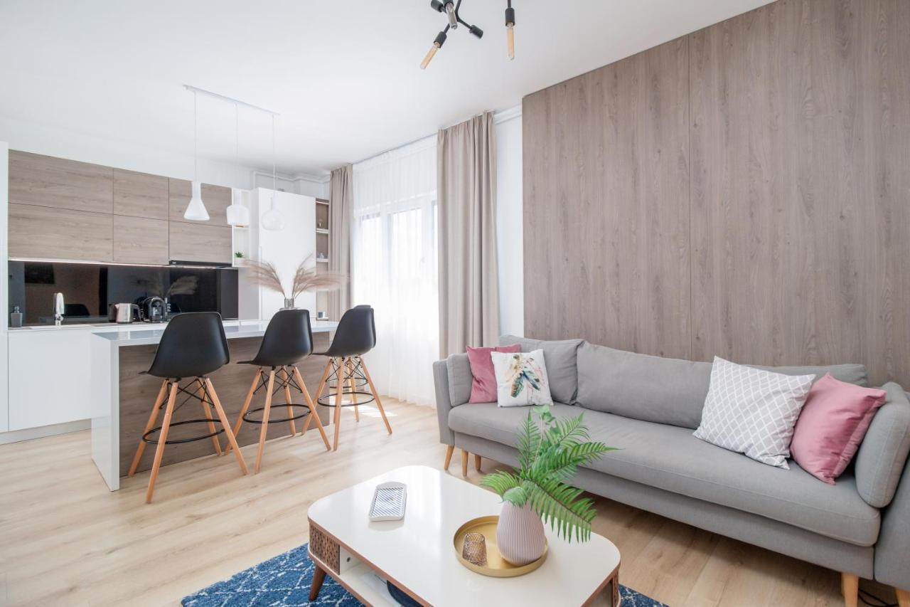 Charlotte Piata Unirii - Free Private Parking 2Bedrooms Apartment Oradea Ngoại thất bức ảnh