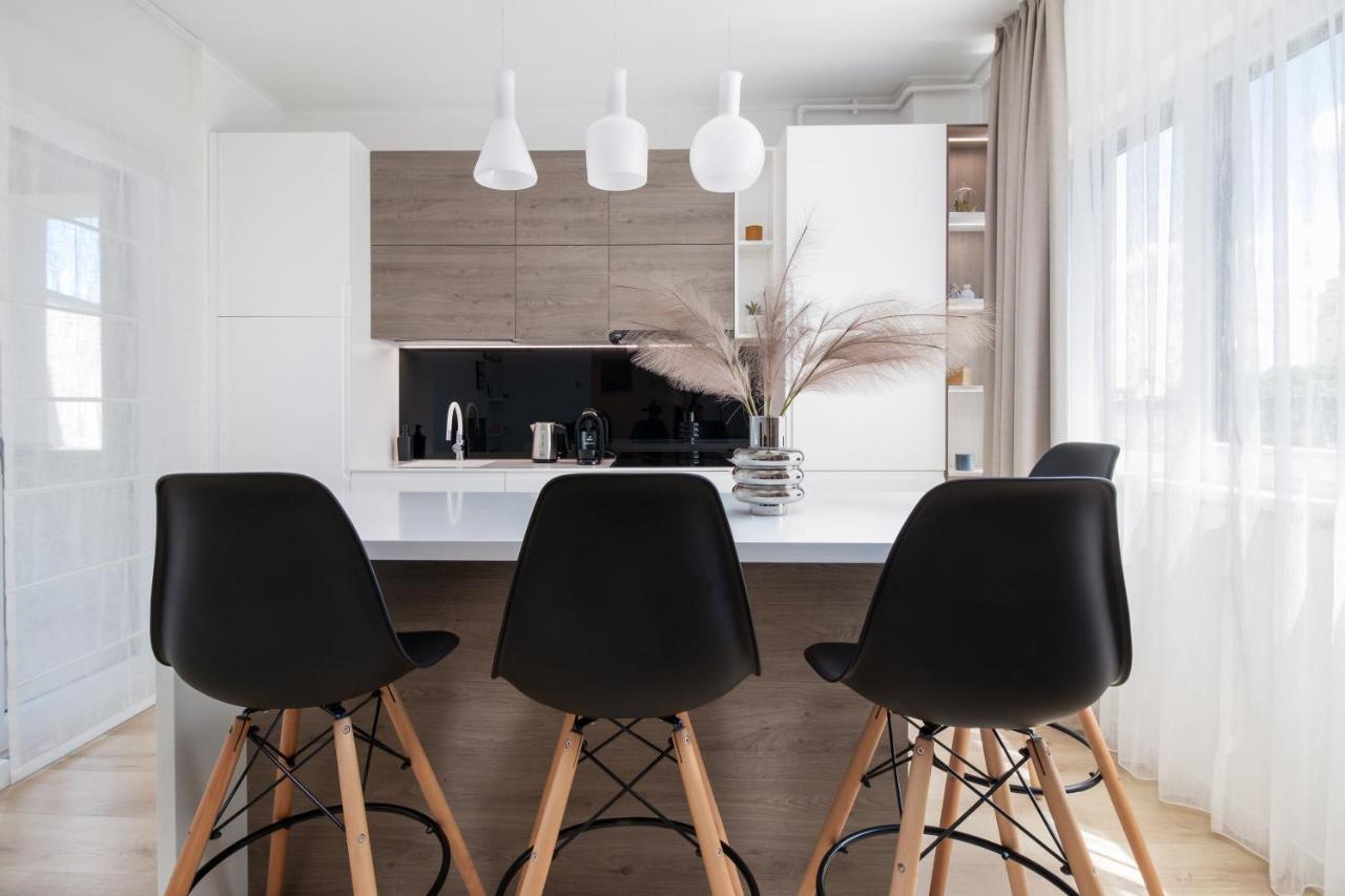 Charlotte Piata Unirii - Free Private Parking 2Bedrooms Apartment Oradea Ngoại thất bức ảnh