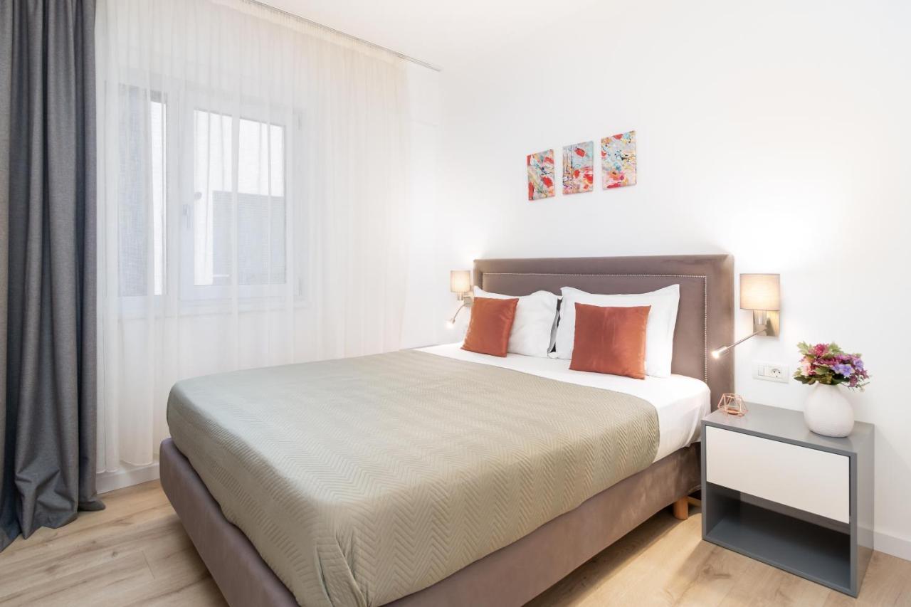 Charlotte Piata Unirii - Free Private Parking 2Bedrooms Apartment Oradea Ngoại thất bức ảnh