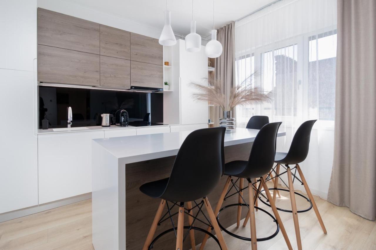 Charlotte Piata Unirii - Free Private Parking 2Bedrooms Apartment Oradea Ngoại thất bức ảnh