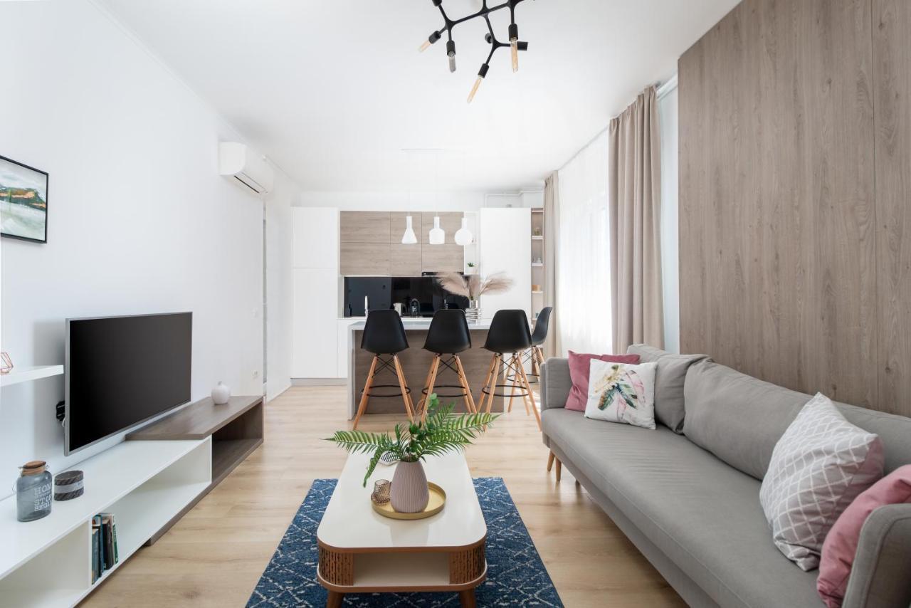 Charlotte Piata Unirii - Free Private Parking 2Bedrooms Apartment Oradea Ngoại thất bức ảnh
