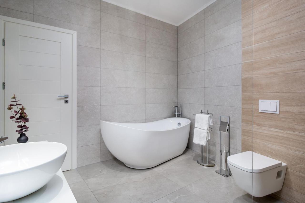 Charlotte Piata Unirii - Free Private Parking 2Bedrooms Apartment Oradea Ngoại thất bức ảnh